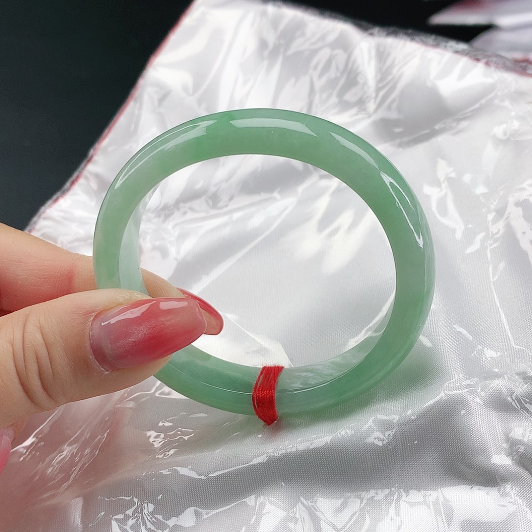 翡翠手镯未镶嵌翡翠128