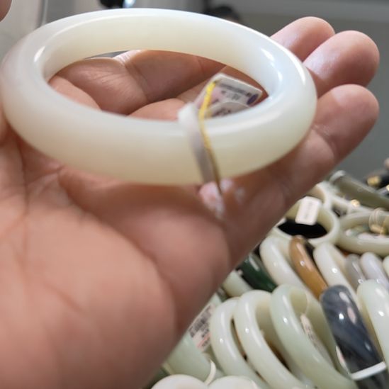 和田玉未镶嵌手镯