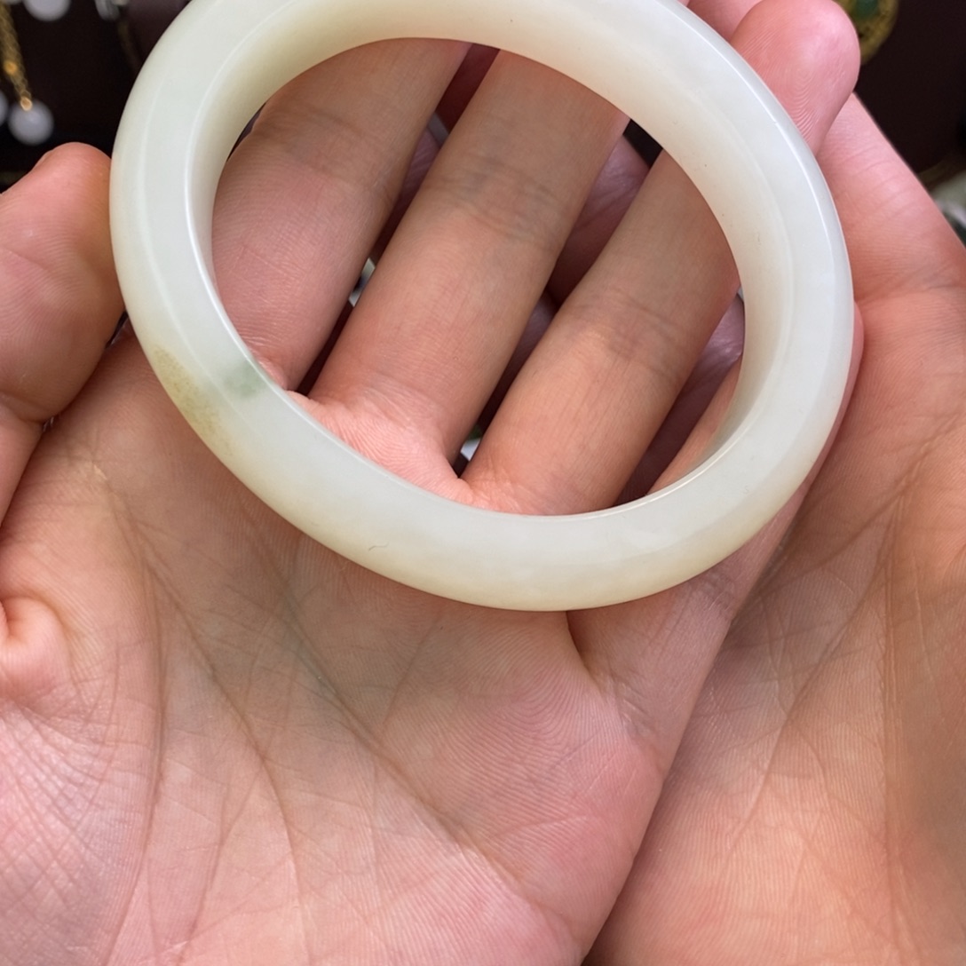 和田玉手镯未镶嵌阿**啊