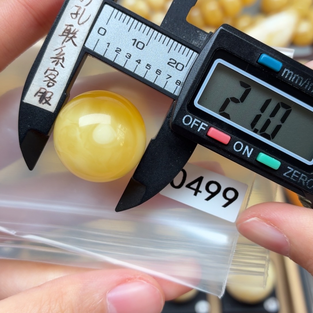 凌***琥珀未镶嵌裸石蜜蜡