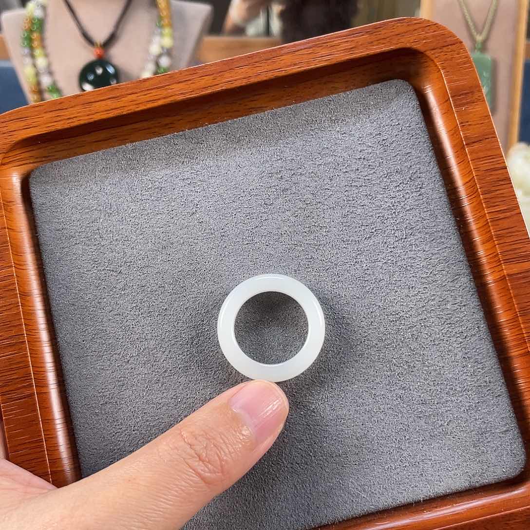 和田玉未镶嵌戒圈