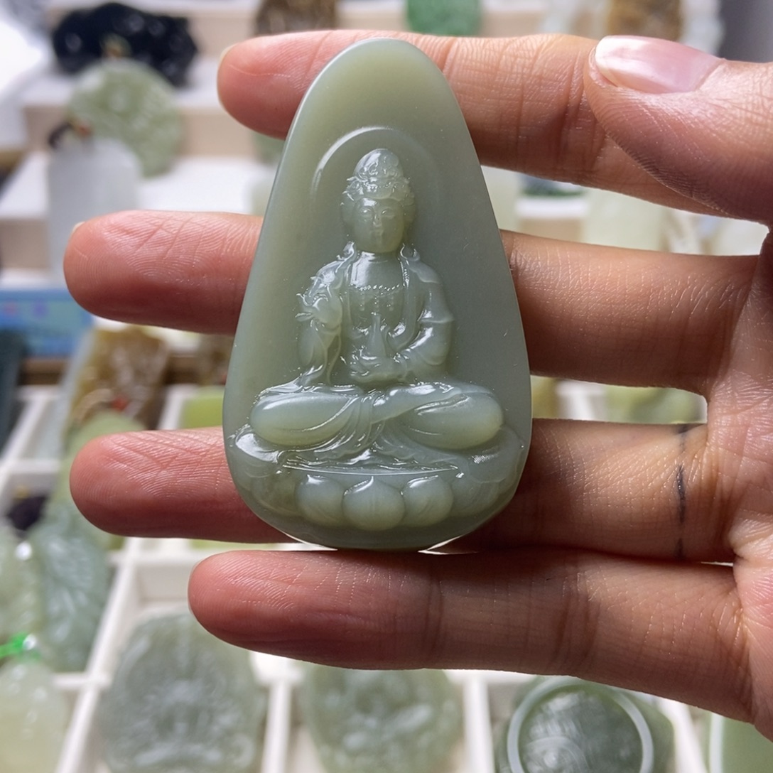 雪***儿和田玉未镶嵌颈饰