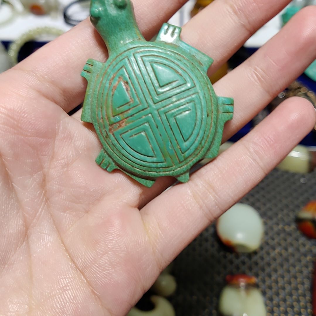 透闪石质玉未镶嵌颈饰