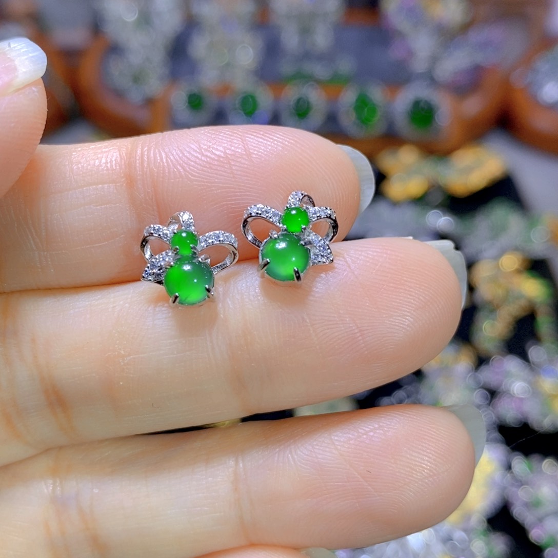 翡翠颈饰银S925镶嵌天然翡翠