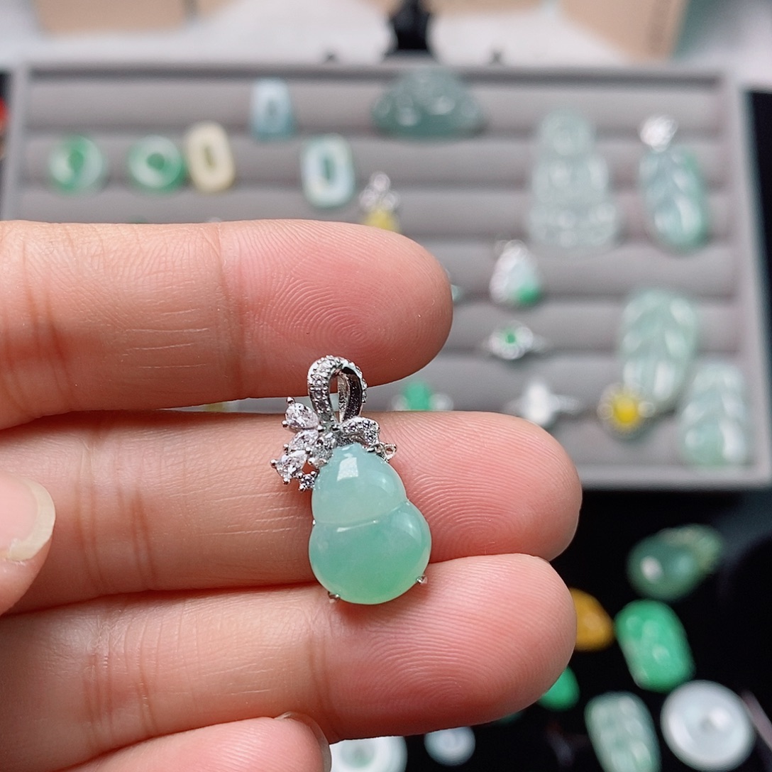 翡翠银S925镶嵌颈饰葫芦