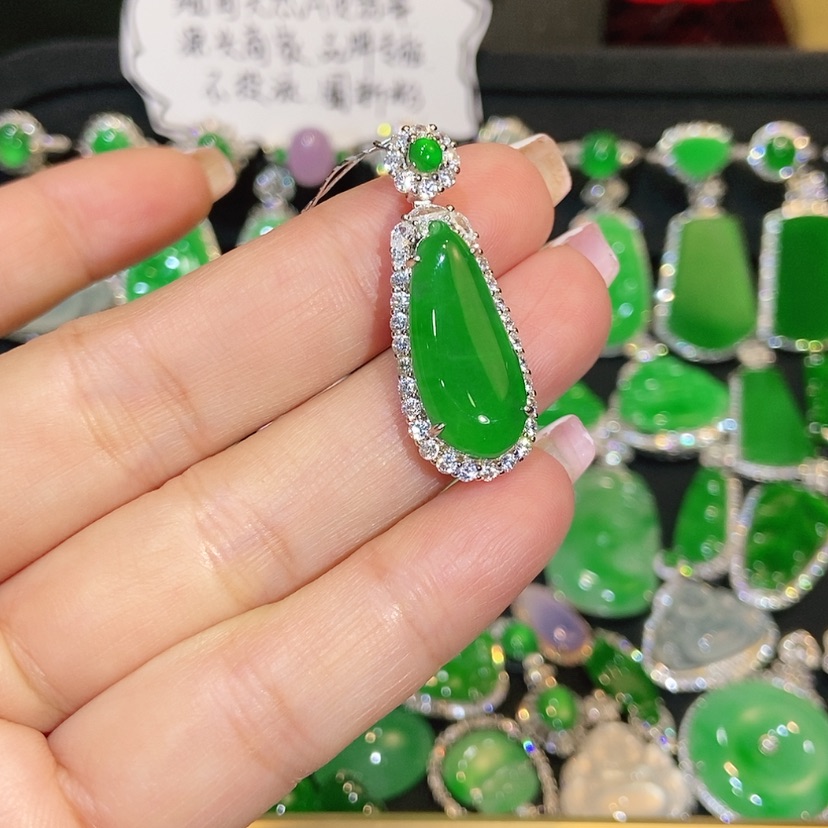 【闪购商品】颈饰未镶嵌翡翠天然翡翠