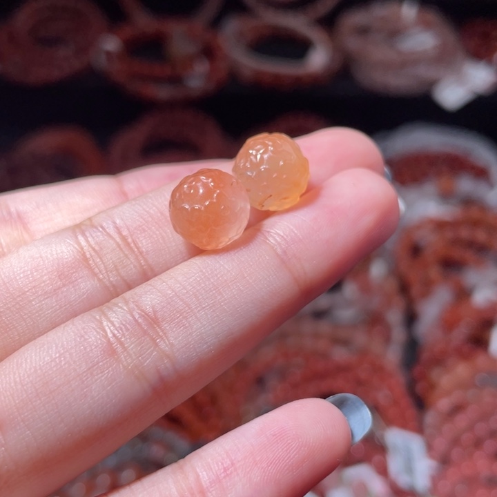 南红玛瑙未镶嵌梅花雕刻珠1682