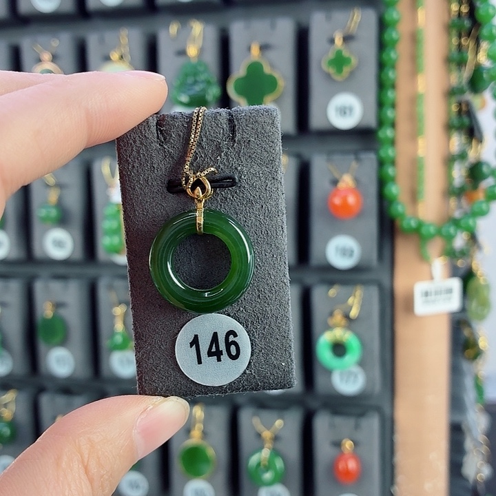 和田玉18K金镶嵌吊坠(赠链)