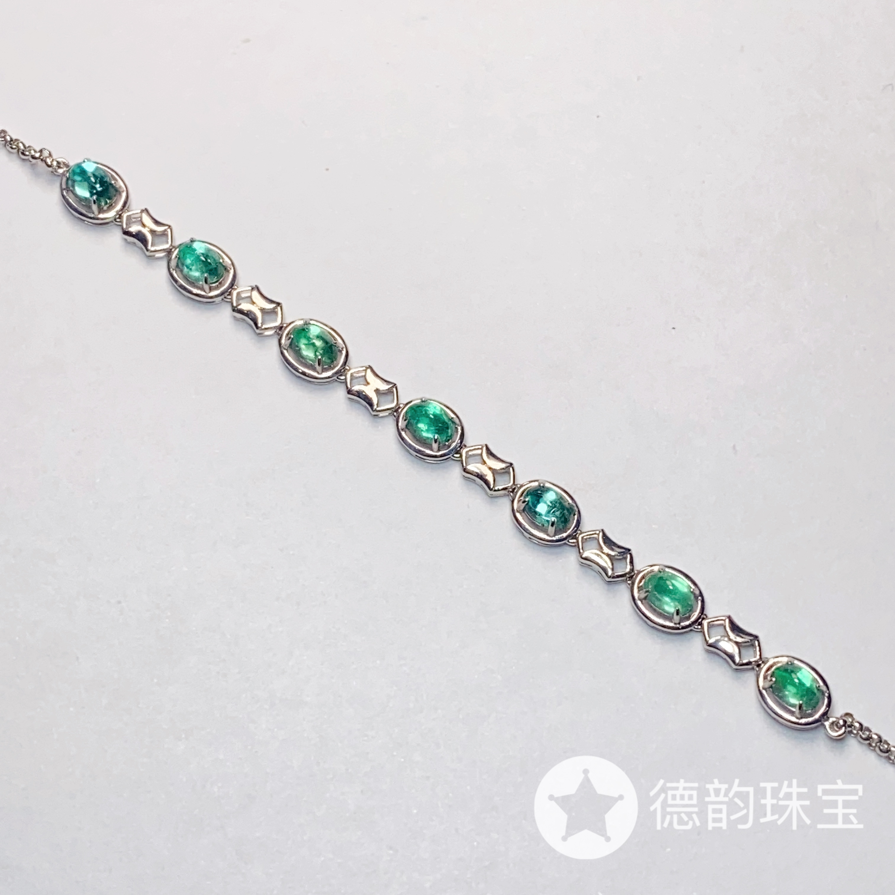 18K金镶嵌祖母绿手链