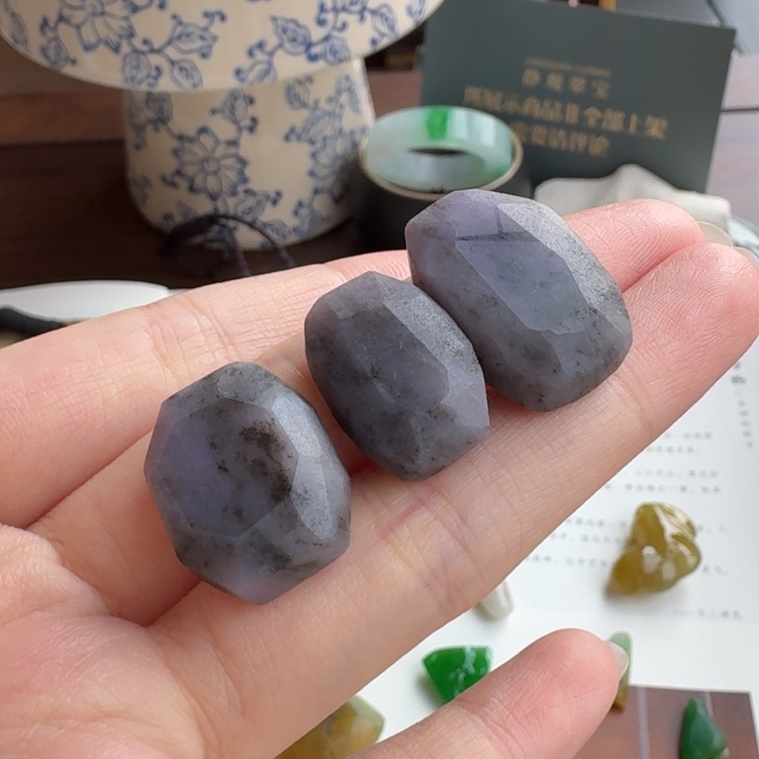 定制翡翠未镶嵌茶**三3颗乌鸡拾光猪