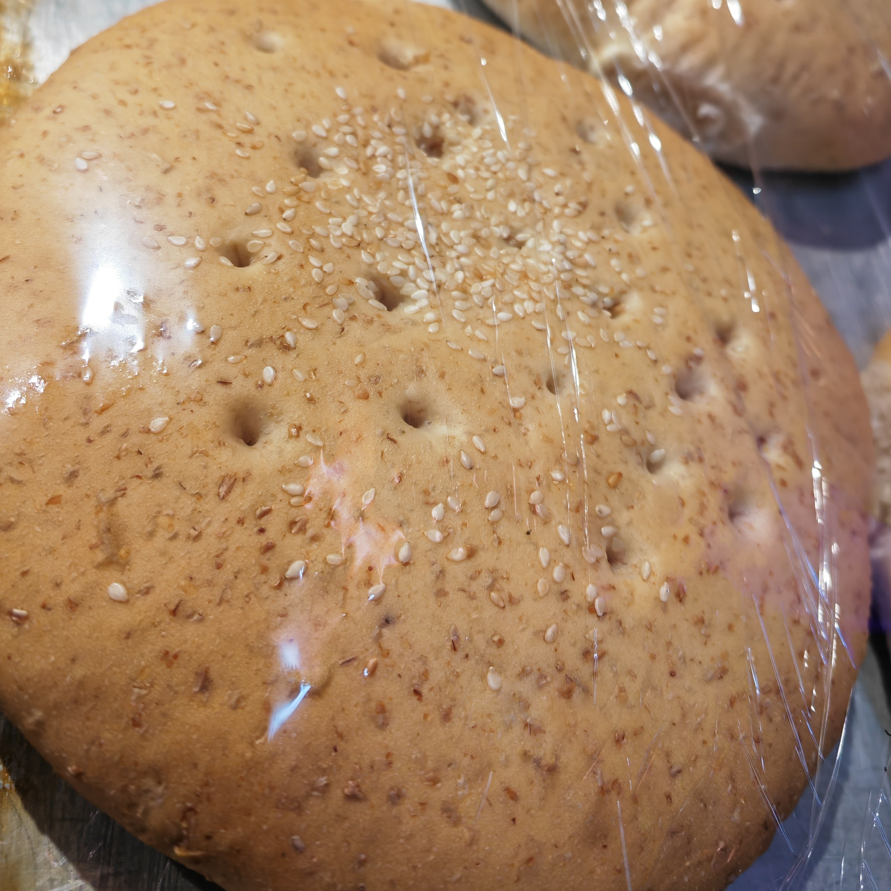 麦香饼（全麦面包）+苏打饼1袋+茴饼1袋