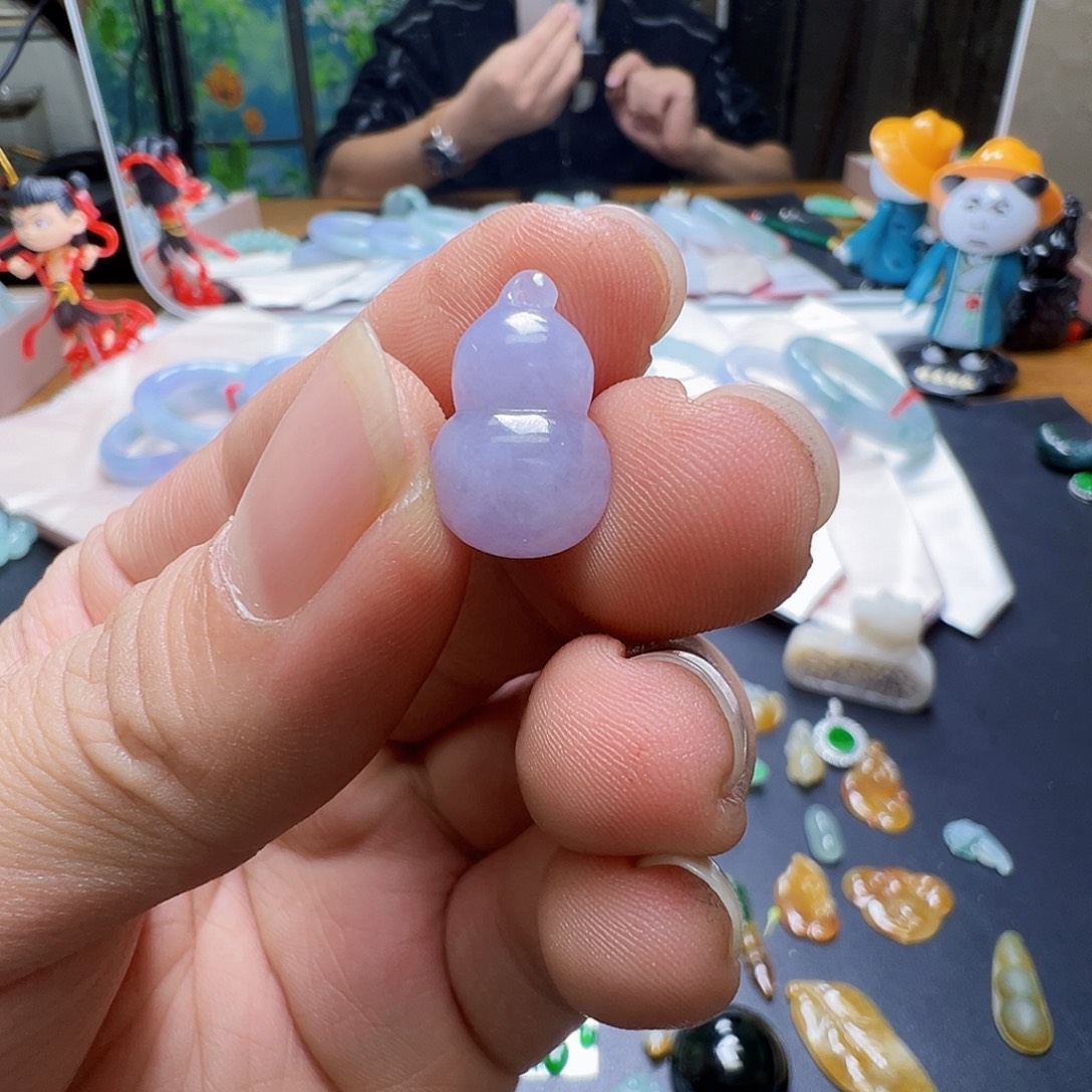 翡翠未镶嵌颈饰葫芦