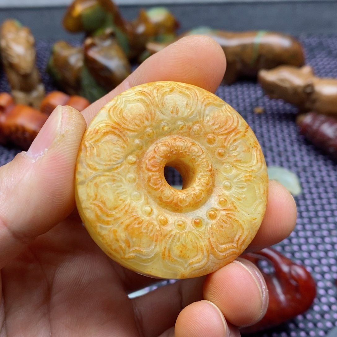 蛇纹石玉颈饰未镶嵌