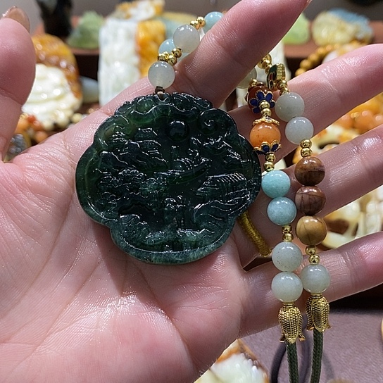 蛇纹石玉未镶嵌颈饰