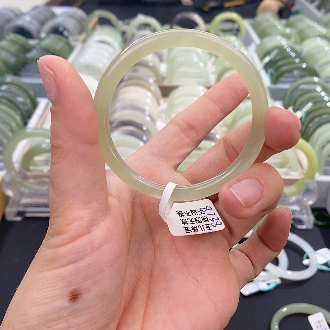 和田玉手镯未镶嵌50.5