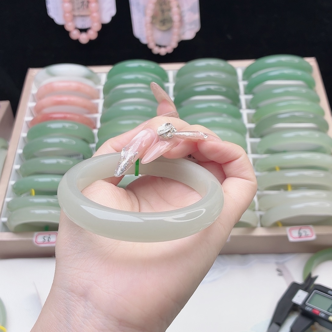 石英质玉未镶嵌手镯58