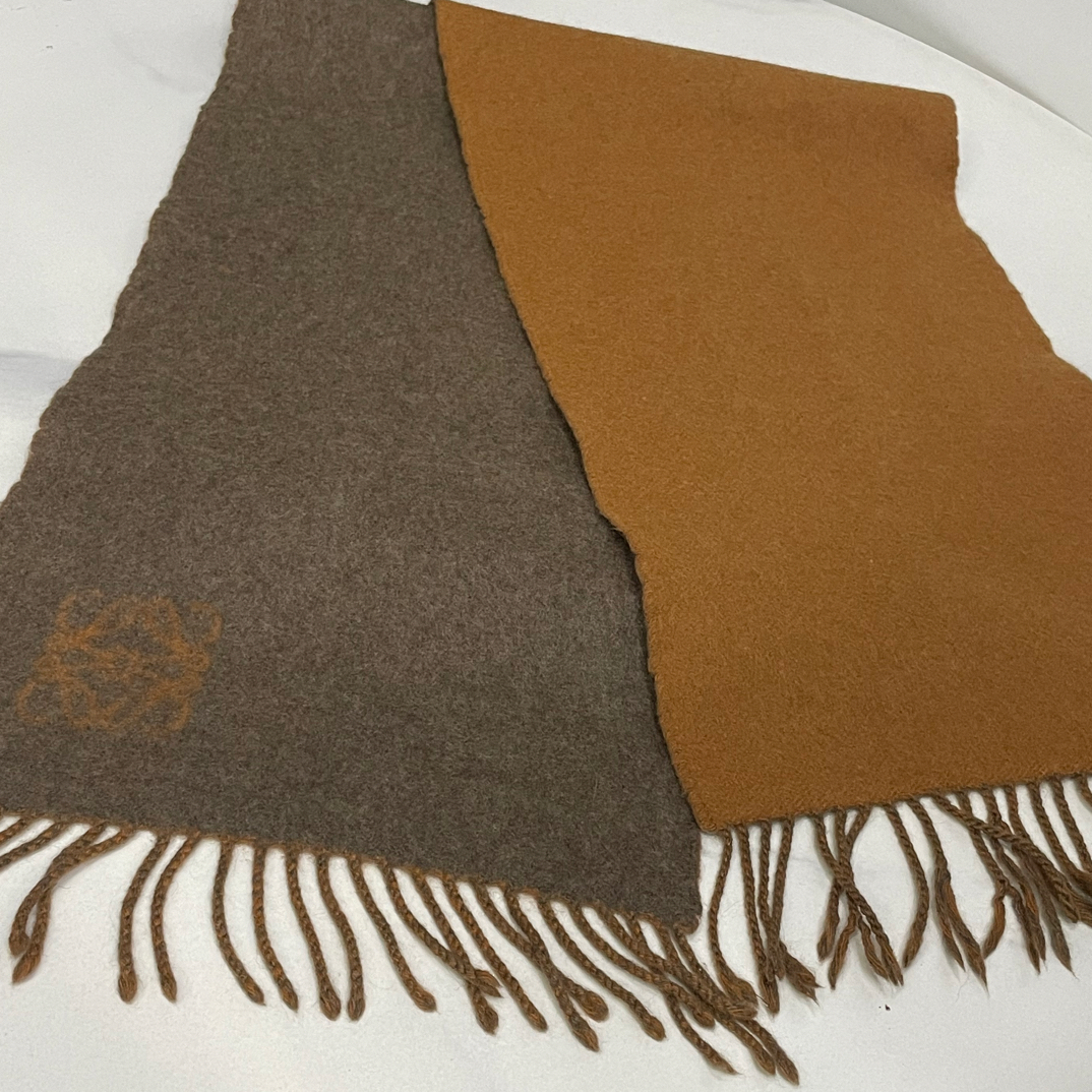 99新 LOEWE/罗意威 流苏围巾/0995102410
