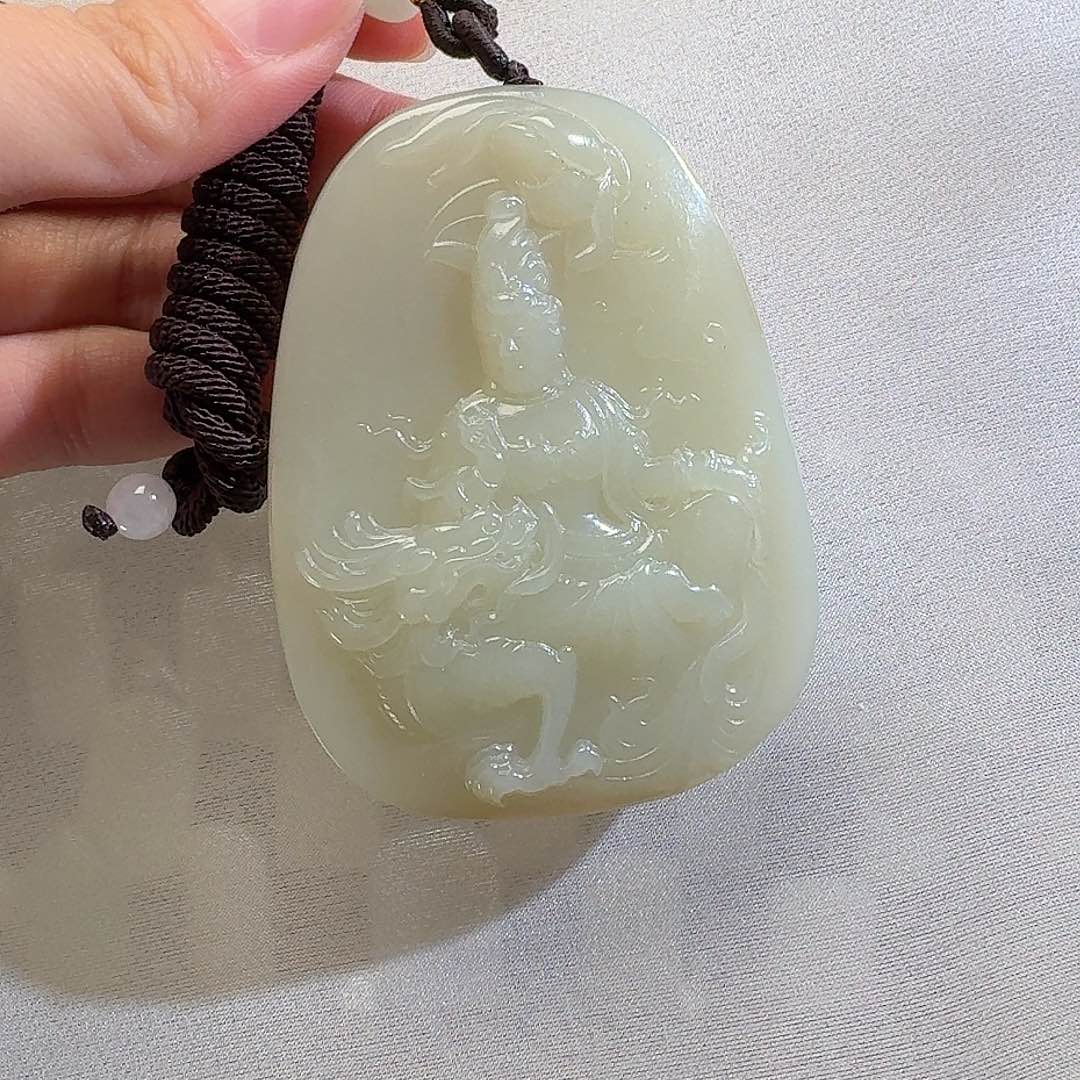 和田玉颈饰未镶嵌且末近矿59g