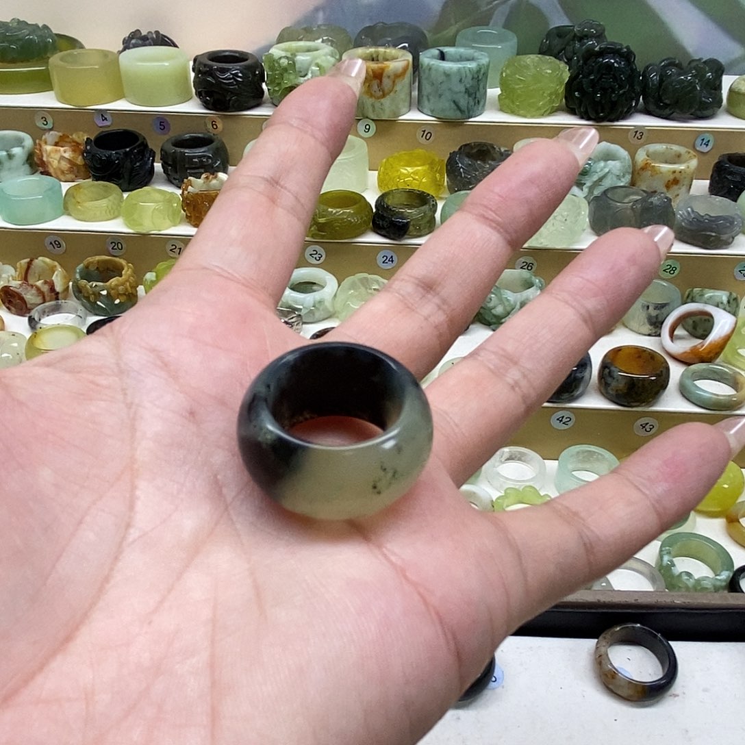 程***肚岫玉未镶嵌天然玉石戒指