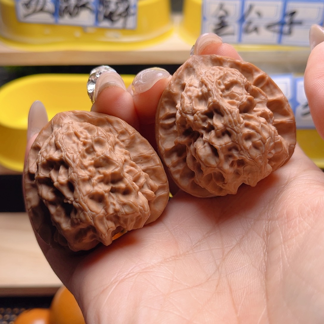 文玩核桃把件梨木台