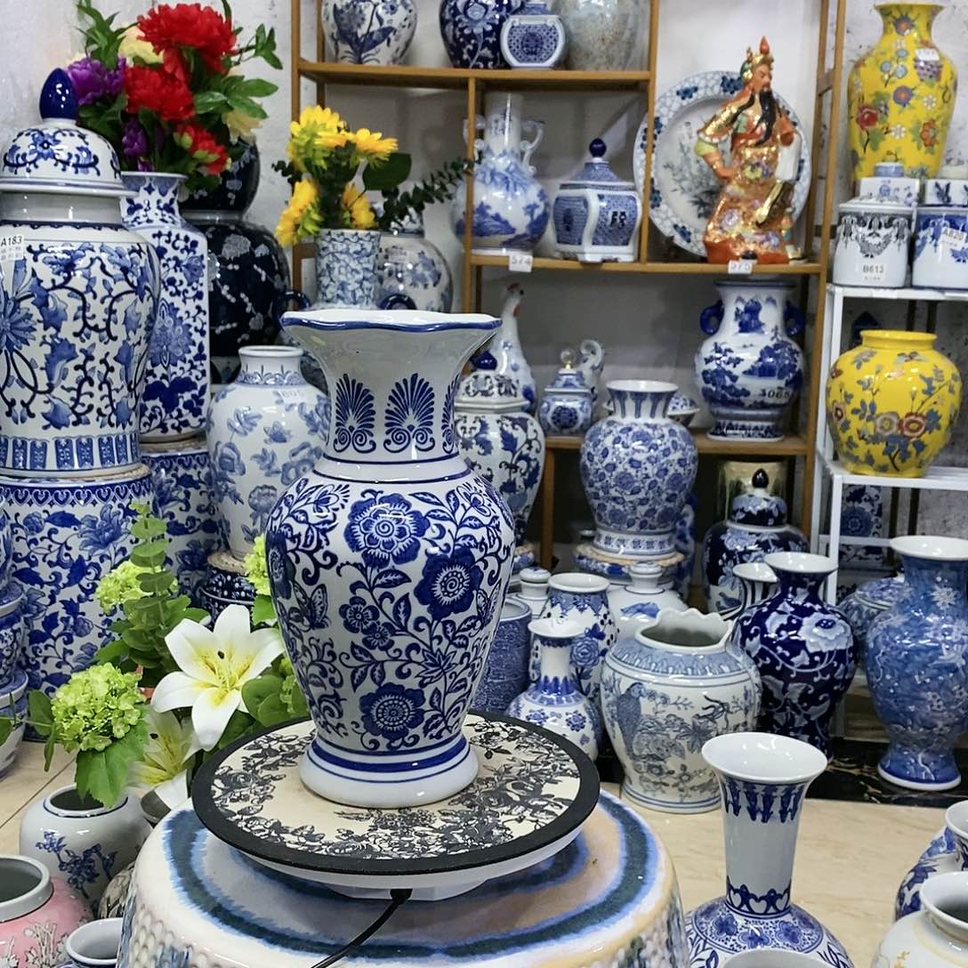 【闪购商品】摆件鱼尾瓶瓷器………………………………