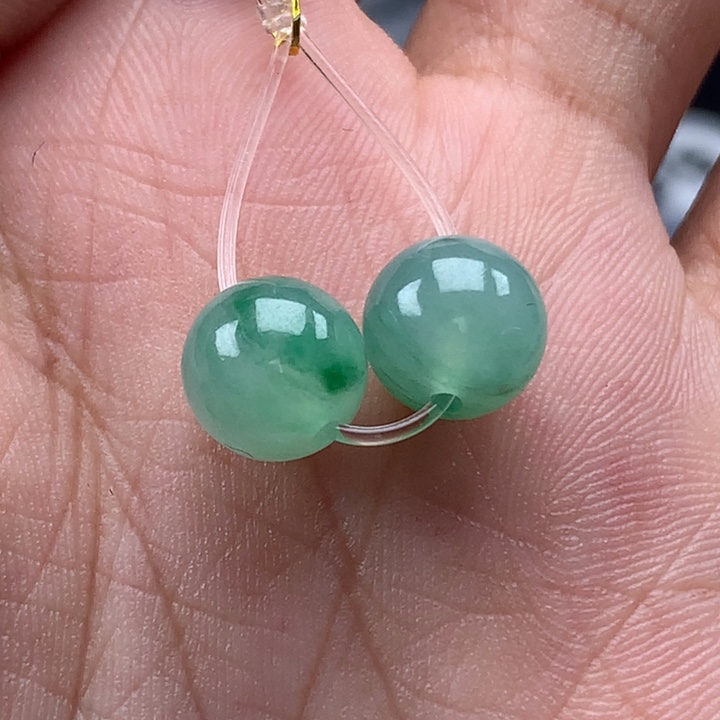 翡翠手镯未镶嵌卡