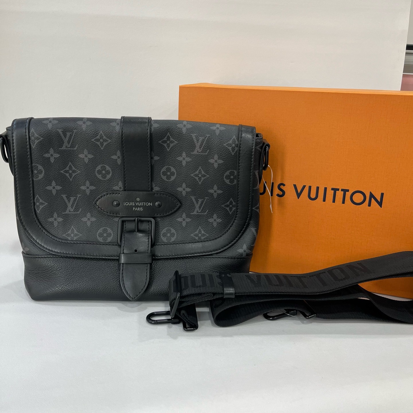 95新 LouisVuitton/路易威登 捐金沉珠/黑武士邮差包