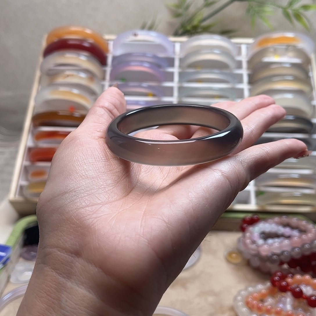 噢***玛瑙/玉髓未镶嵌手镯