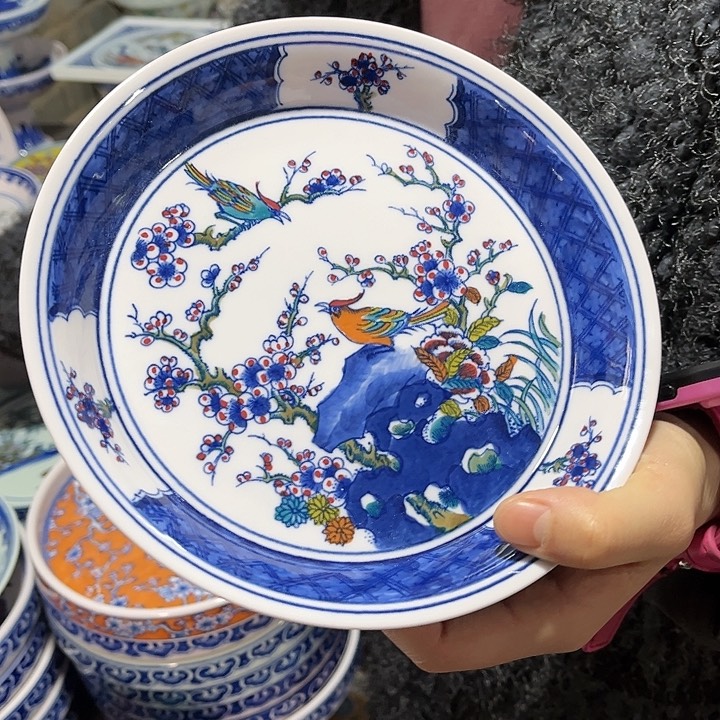 瓷片//////直径19厘米。红西西。