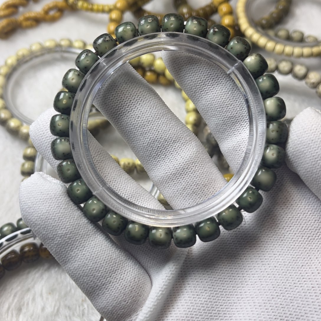 星月菩提手串石玉料绿包白大眼睛