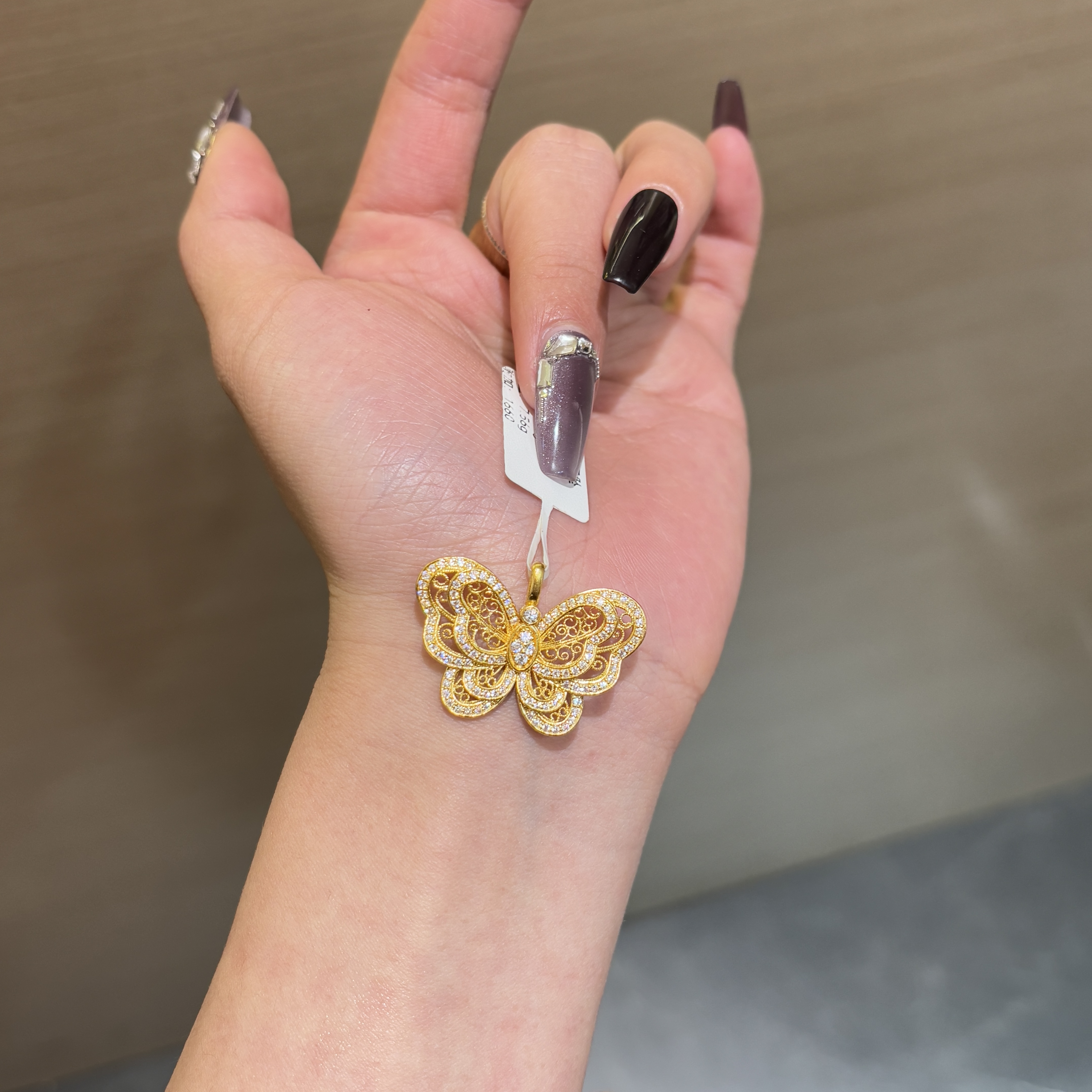 【菠萝黄金】足金999 点钻时尚蝴蝶吊坠 金重7.56克