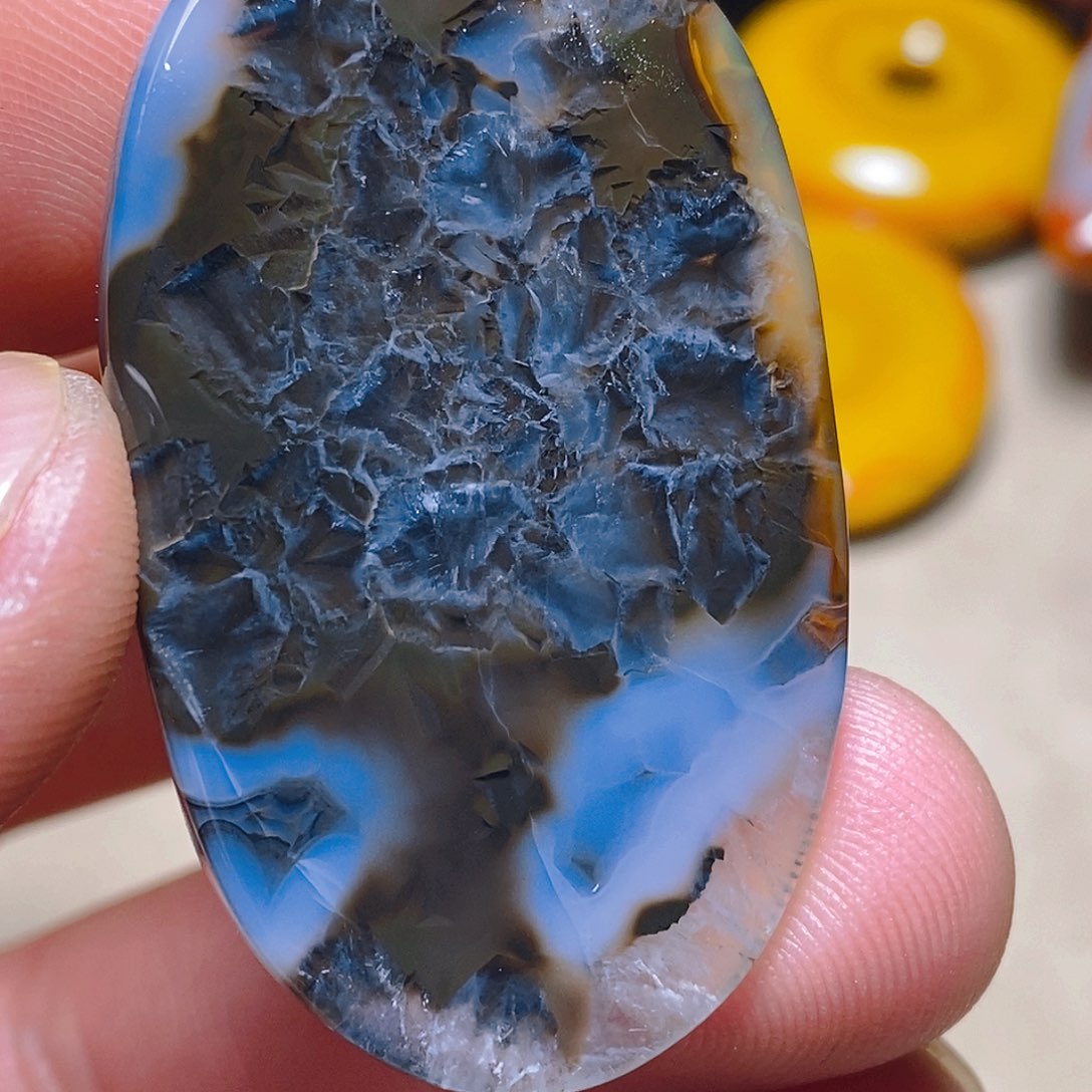 未镶嵌颈饰玛瑙/玉髓菩**师