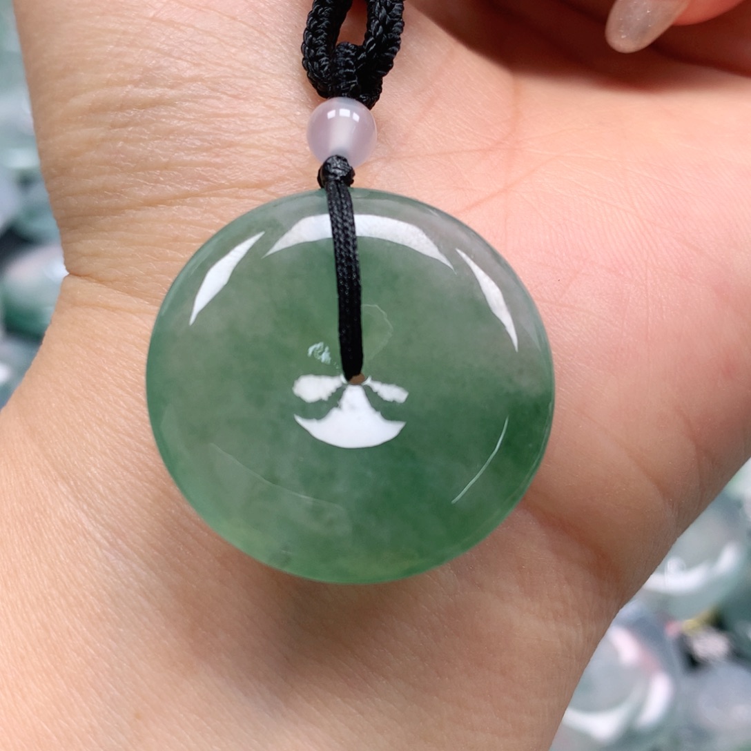 翡翠颈饰未镶嵌天然翡翠