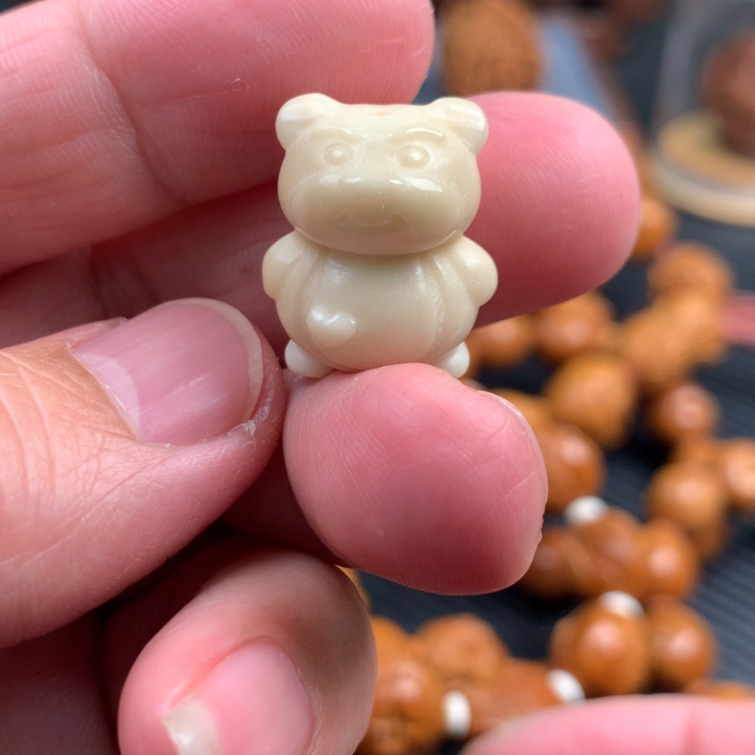 【闪购商品】橄榄核吊坠小熊维尼