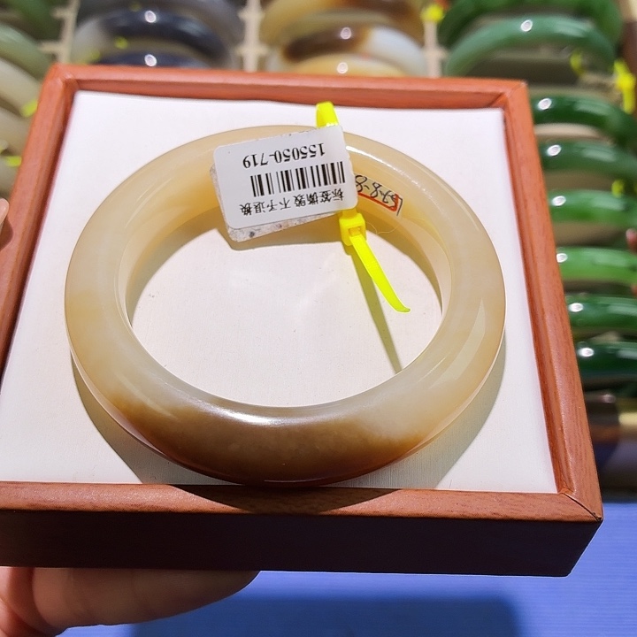 和田玉未镶嵌手镯一口红糖53.6