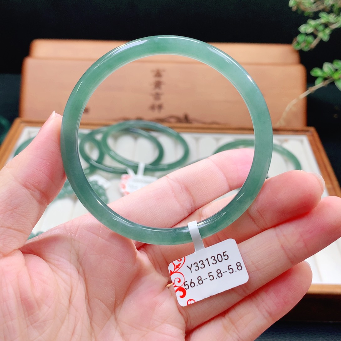 翡翠手镯（圆镯）未镶嵌