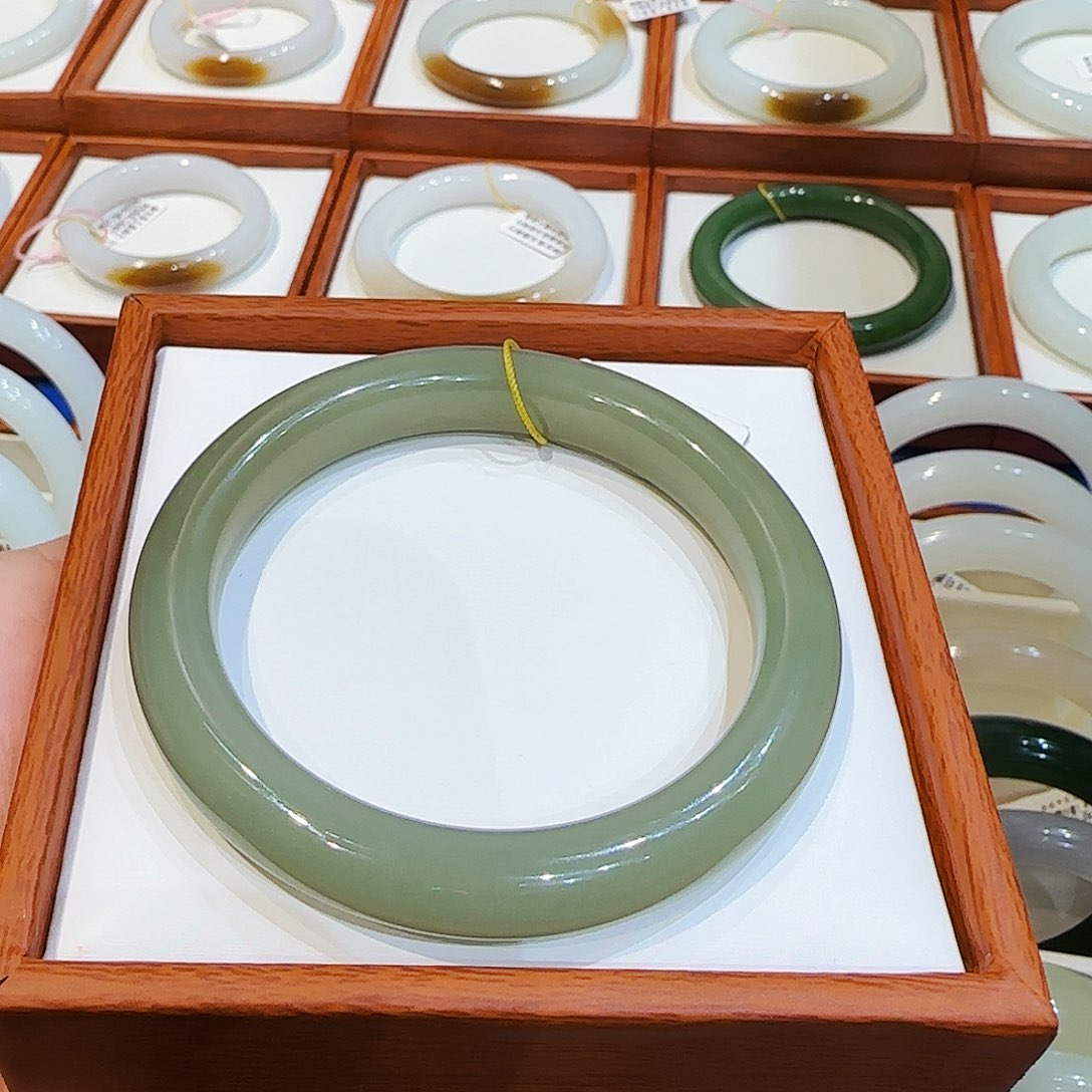 和田玉手镯未镶嵌晴水59