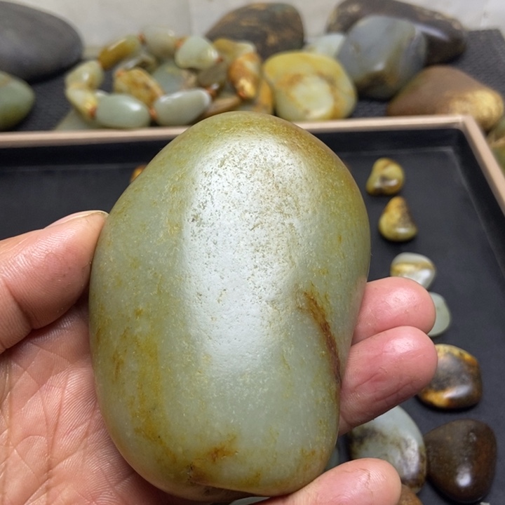 毛***豆和田玉（糖玉）未镶嵌珠宝奇石