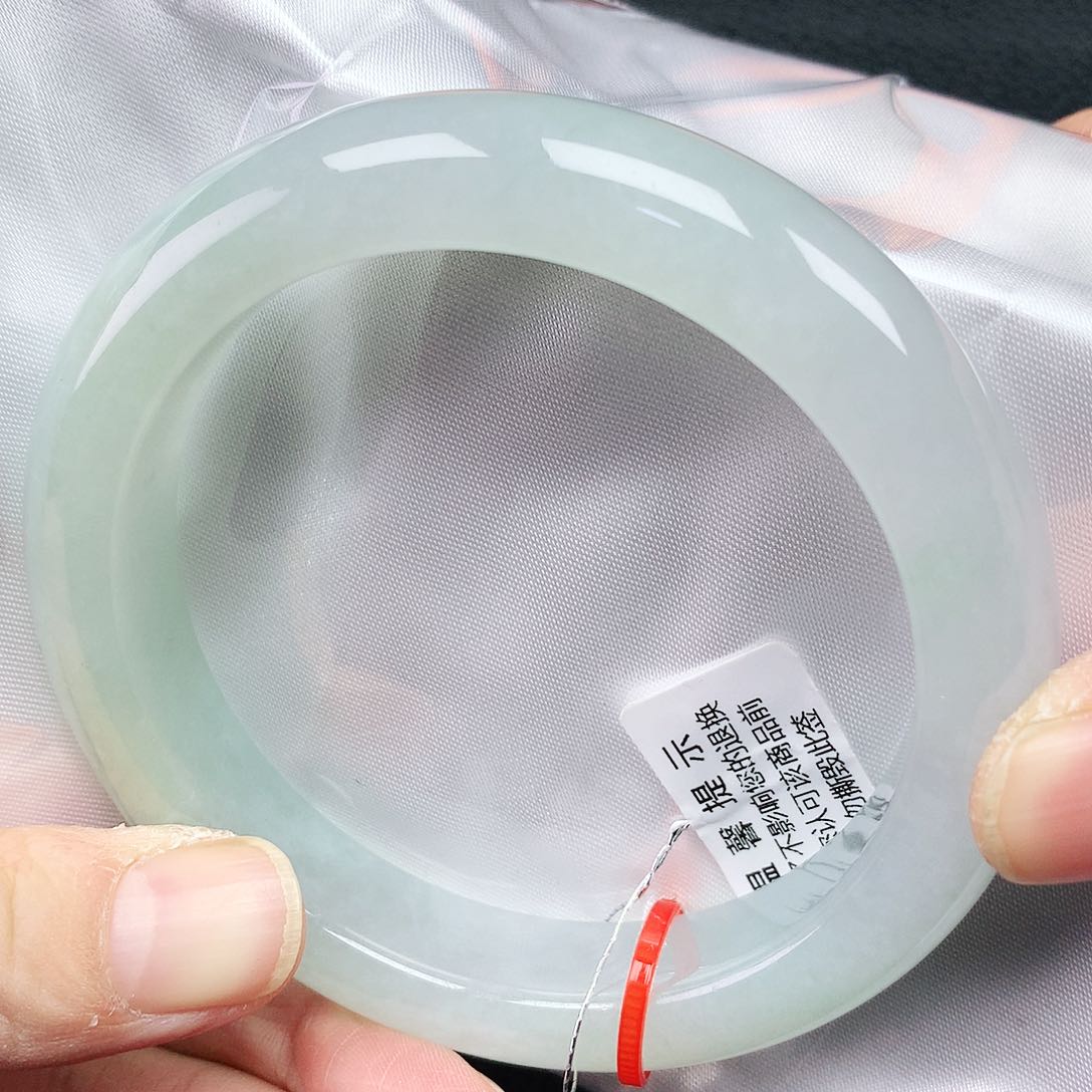 翡翠手镯未镶嵌60圈