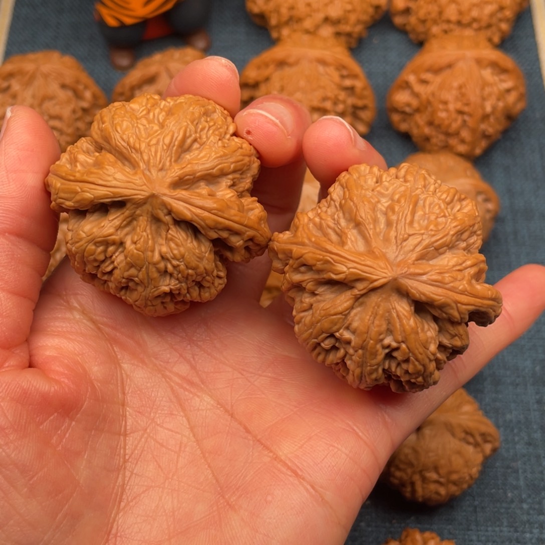 威***武把件文玩核桃46精品球粗筋