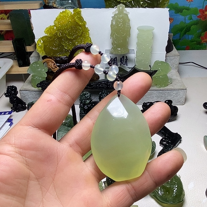 蛇纹石玉未镶嵌挂件