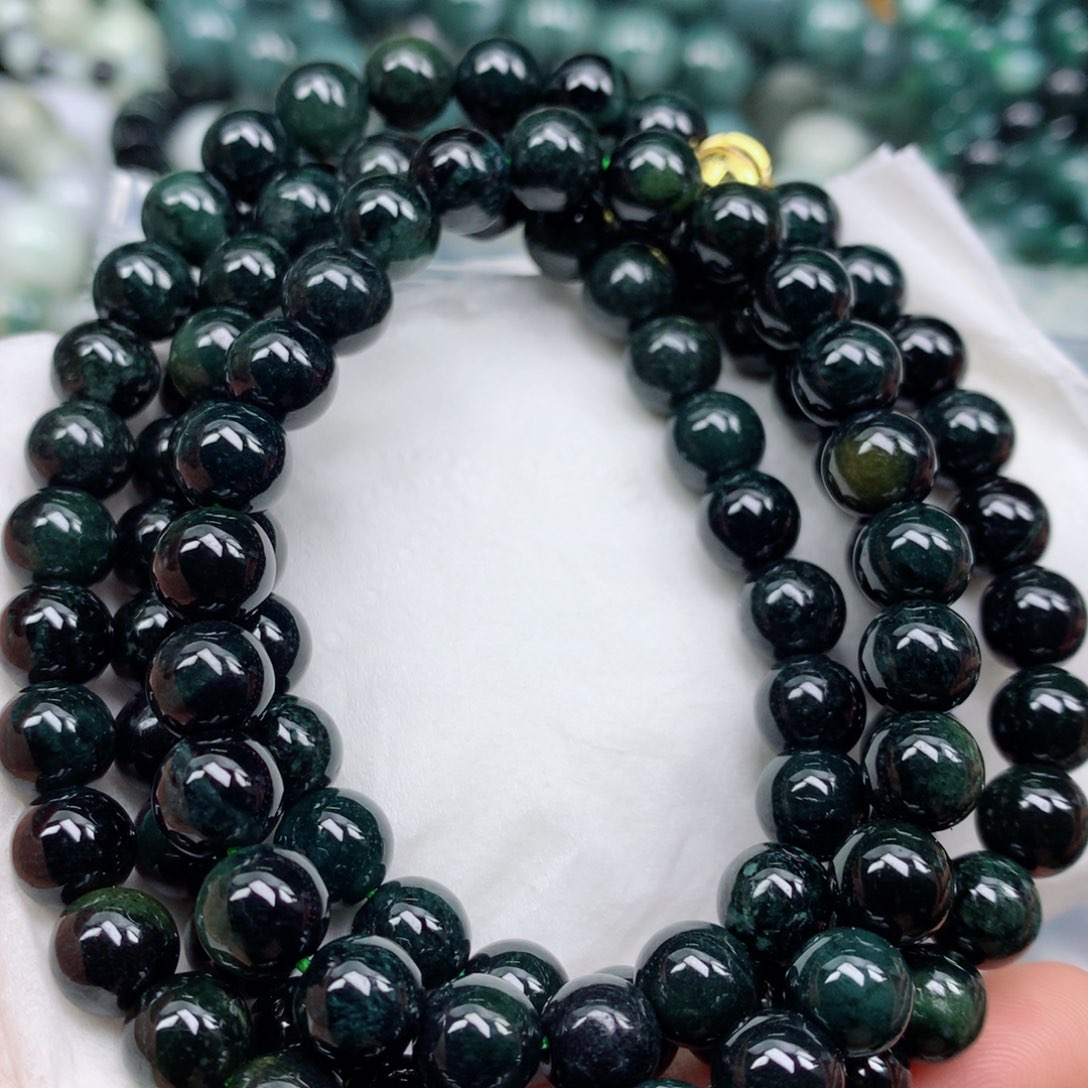 翡翠颈饰未镶嵌手串