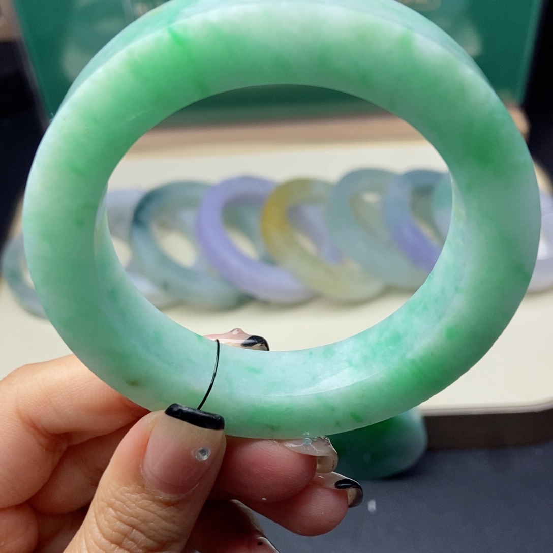 定制翡翠54-60未镶嵌果阳绿大漏