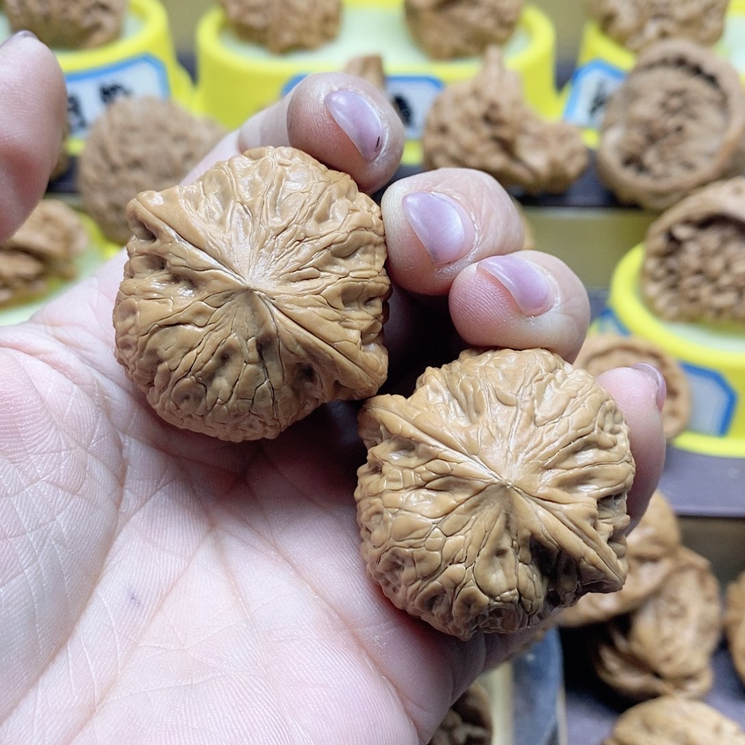 文玩核桃吊坠T****°文玩核桃