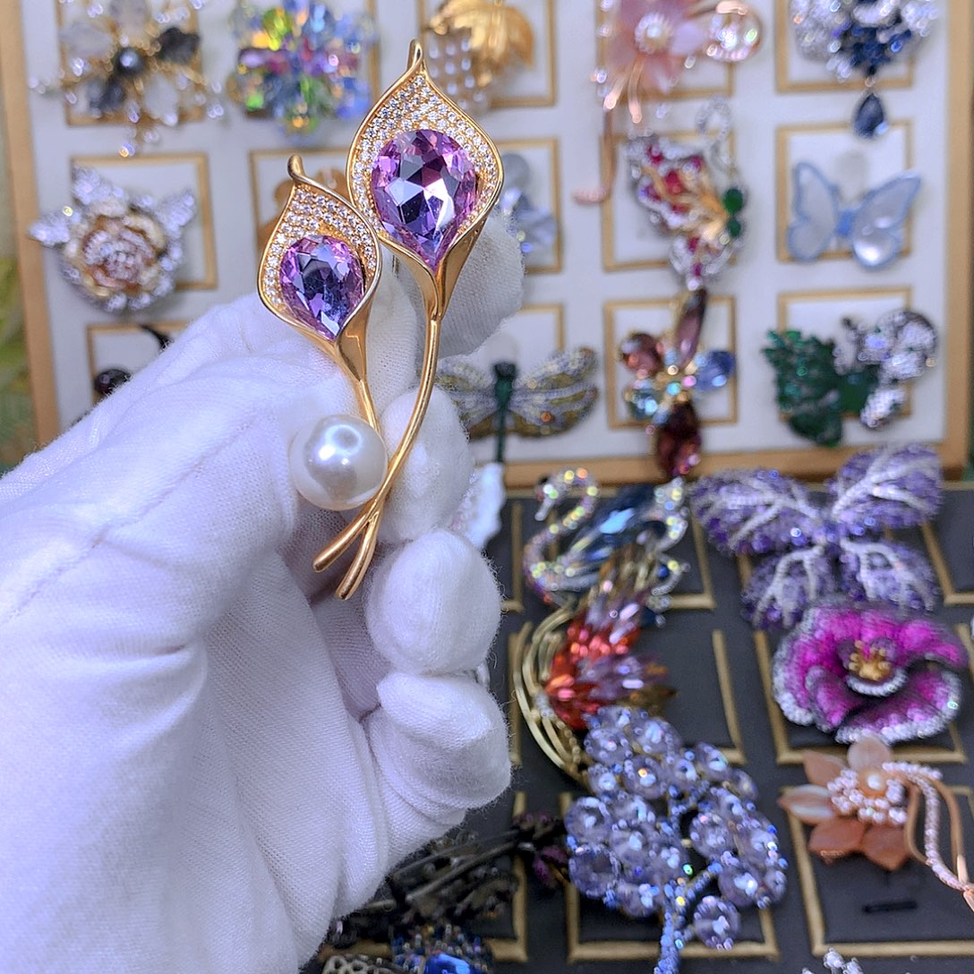 仿水晶铜胸针胸花