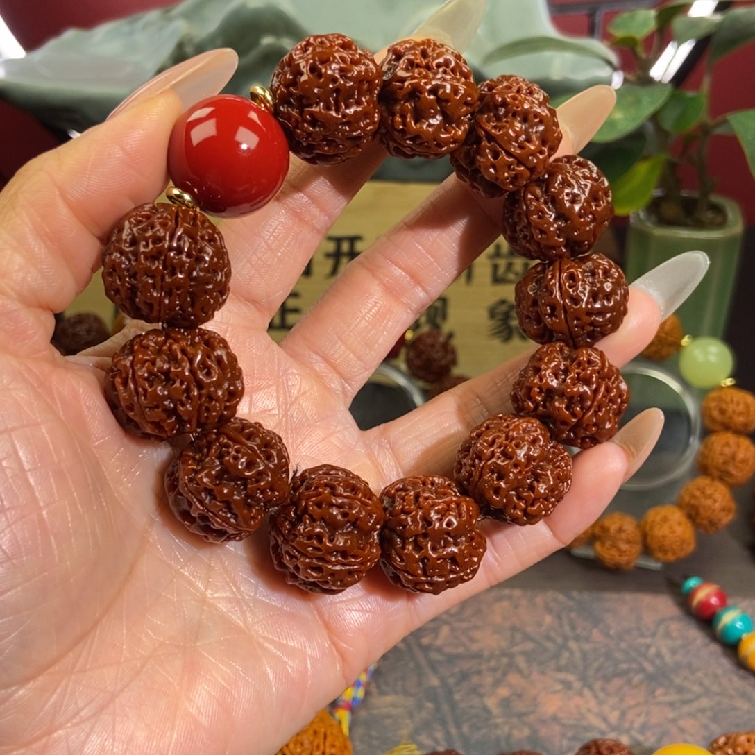 金刚菩提吊坠521红。