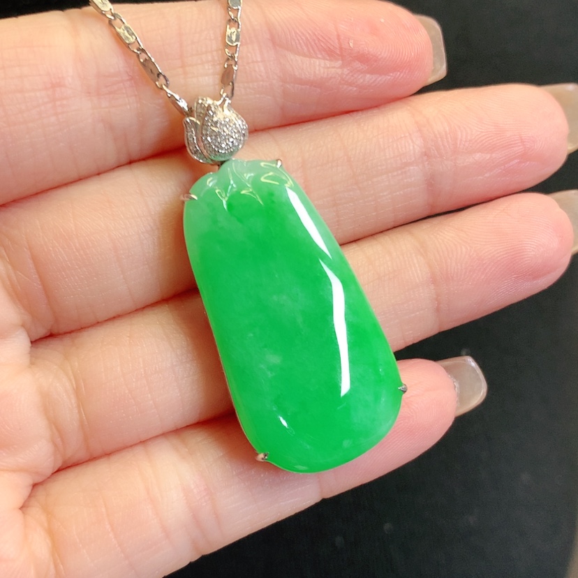 【闪购商品】翡翠18K金镶嵌颈饰福瓜