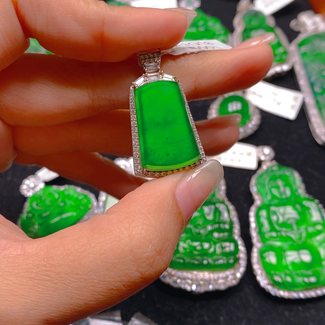 翡翠颈饰银S925镶嵌88888888
