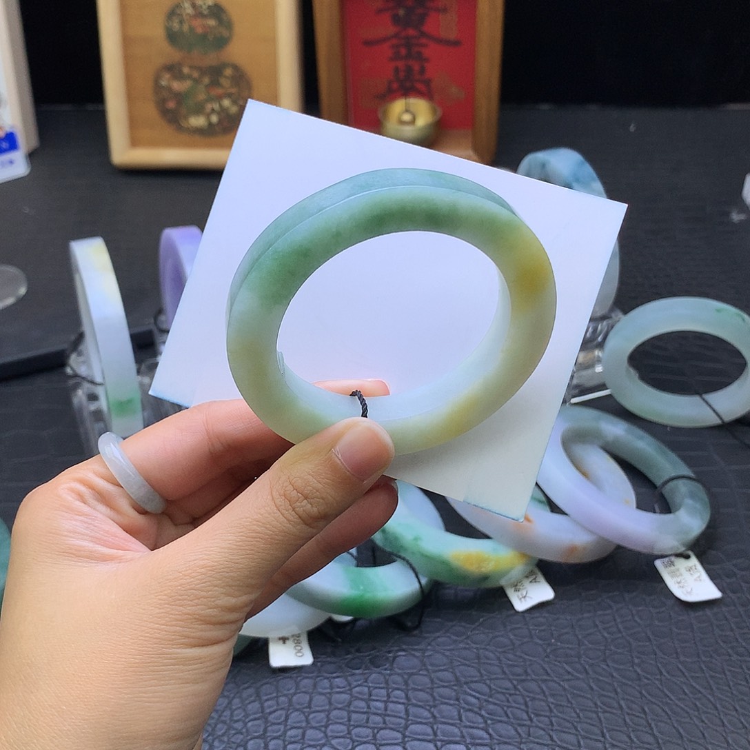 定制翡翠未镶嵌翡翠手镯