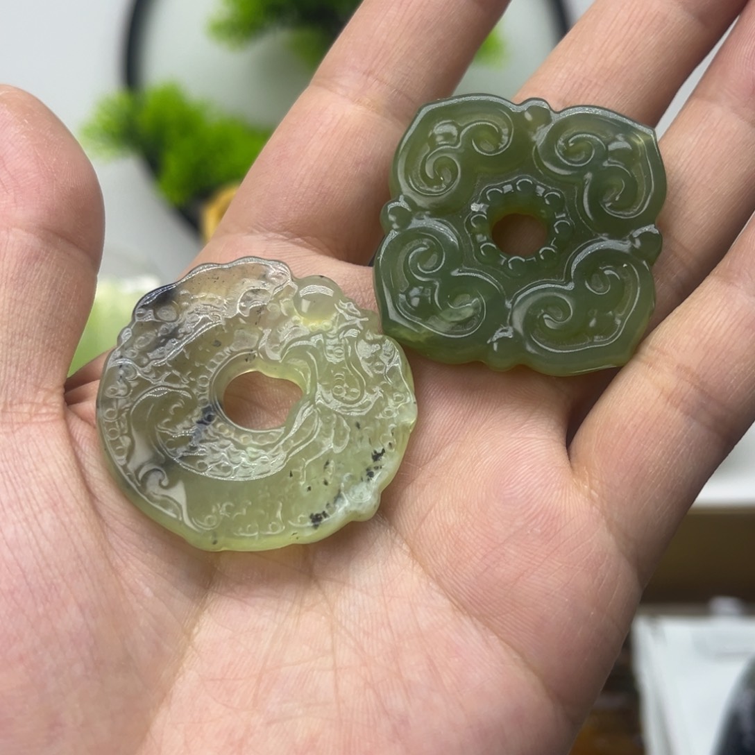 蛇纹石玉颈饰未镶嵌